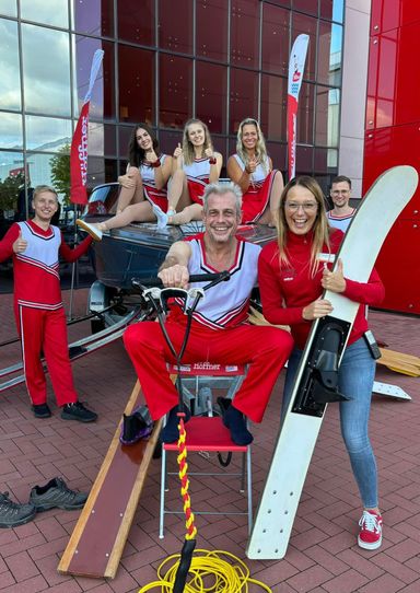 Teamfoto Tombola-Aktion bei Möbel Höffner in Fuldabrück