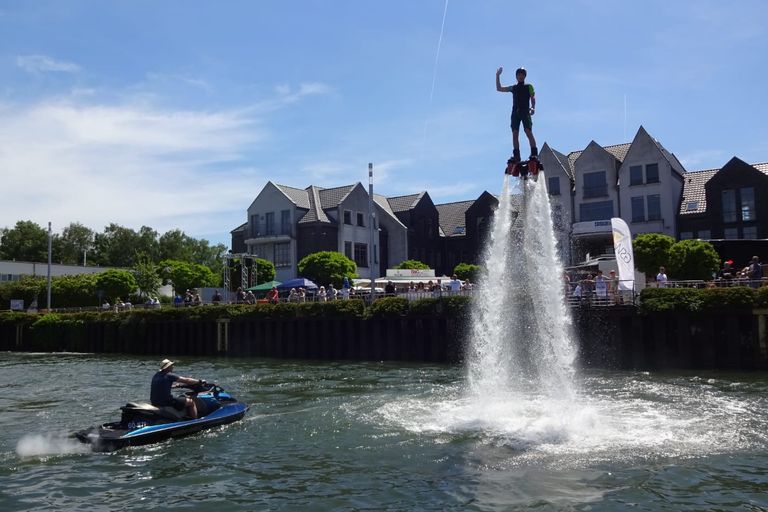 Jetski und Flyboard in der Marina Rünthe