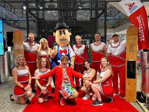 Teamfoto bei Möbel Höffner in Fuldabrück